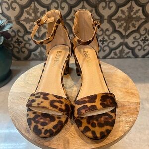 NWOT- NEW WITHOUT TAG- Leopard Print Women's Sandals- Size 6.5 NEVER WORN